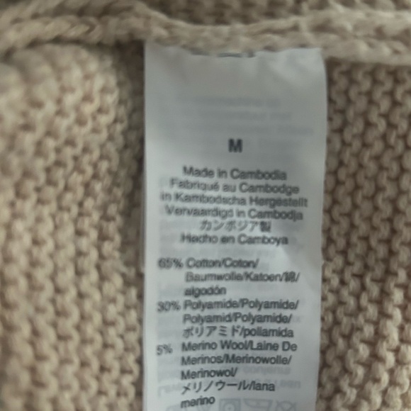 J Crew tan turtleneck sweater. Made in Cambodia . M - Picture 5 of 5
